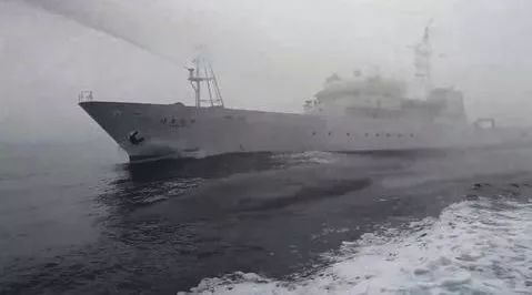 图为日方“水炮”攻击台渔船