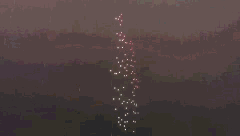 昨晚，西安夜空中最亮的一群“小星星”震撼到你了吗?最美图片+现场视频流出了…