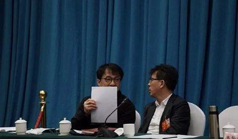 ▲全国政协委员成龙。 图片来源:视觉中国