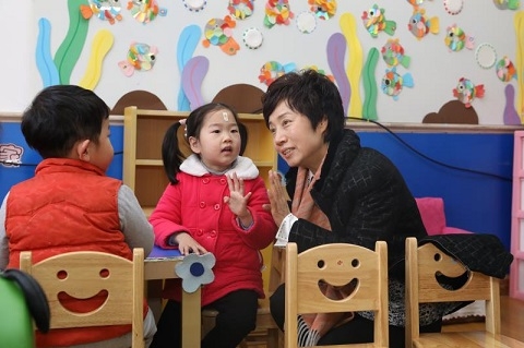 关怀暖人心校党委书记焦扬节前走访慰问后勤、