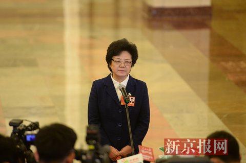 在十三届全国人大第一次会议“部长通道”上,卫计委主任李斌回答记者提问。新京报记者 侯少卿 摄