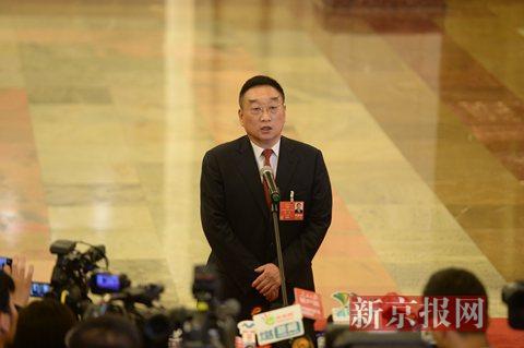 水利部部长陈雷在“部长通道”上回答记者提问。新京报记者 侯少卿 摄