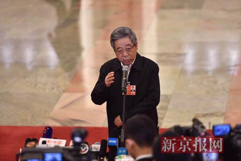 全国“两会”首场部长通道在人民大会堂北大厅开启,教育部部长陈宝生回答记者提问。新京报记者 陶冉 摄