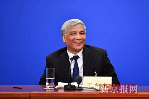 新当选的民盟中央主席丁仲礼首次在政协记者会上亮相。新京报记者 陶冉 摄