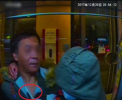 事发时的监控录像。警方供图。