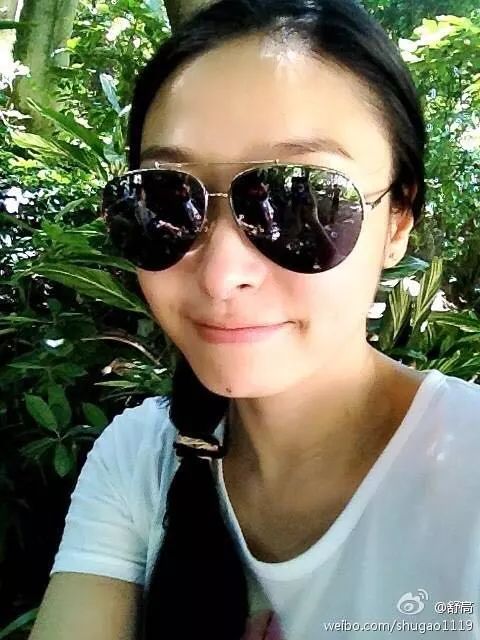 十年前她红极一时，却被小三毁去，36岁二婚的她依然优雅！