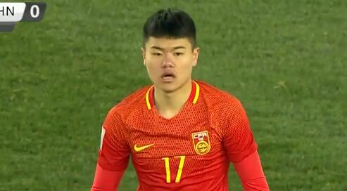 gif:杨立瑜门前侧身扫射,没有踢到皮球