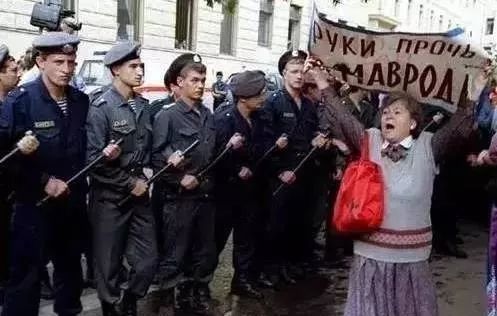 俄罗斯进入战争戒备!前苏联军官泣血警告中国人! !