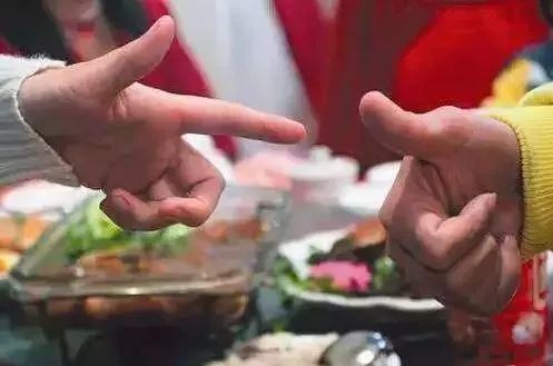 喜欢划拳助兴重庆人喝酒