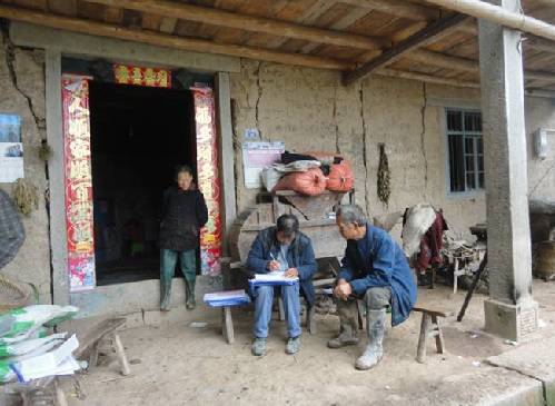 丰都县龙河镇:进村入户开展低保户信息核查工