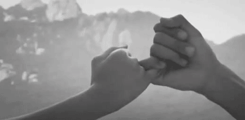 这首歌很美，却是情侣最不能唱的歌，据说唱了就分手...