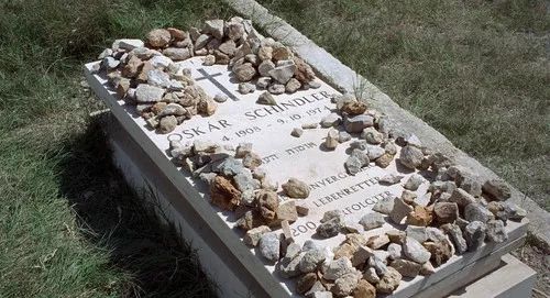 【电影插曲】辛德勒名单给你窒息般痛楚