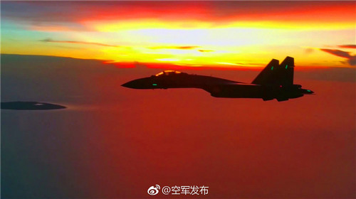 资料图片:空军苏-35战机飞赴南海战斗巡航。(国防部网站)