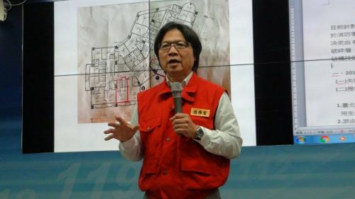 9日上午10时,台湾内务部门负责人叶俊荣表示,三方救援队在漂亮生活旅店213房,从呼吸、心跳及动作都探测到确定有生命迹象,因此决定将搜救时间再延长24小时。图片来源:台湾《联合报》