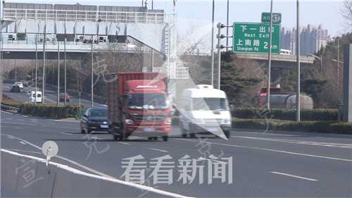 早高峰车祸多发！轿车失控 交通协管员被撞身亡
