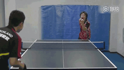 日本小哥示范打乒乓十三种不礼貌行为,网友:对中国选手做一个试试?