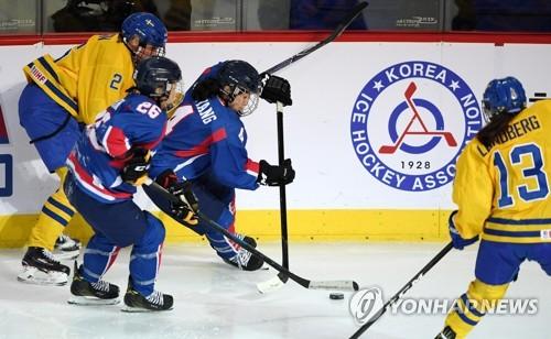 中国新闻网:平昌冬奥：韩朝女子冰球联队入住江陵运动员村