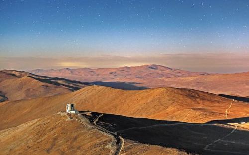 智利沙漠美景 大漠星垂黄沙阔山路蜿蜒通穹台 沙漠 智利 天文台 新浪新闻