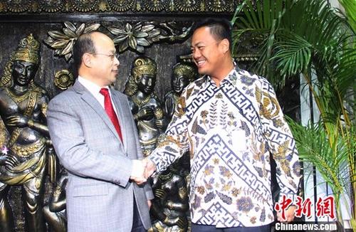 中国新闻网:中国新任驻印尼大使肖千递交国书副本