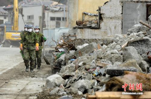 资料图：日本2011年的“3·11东北大地震”和海啸灾难后，当地遭到严重损毁。中新社发 侯宇 摄