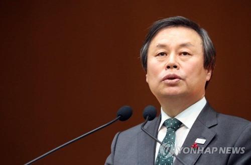 1月2日，在韩国政府世宗办公大楼，文体部长官都钟焕致新年贺词。来源：韩联社。