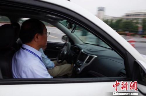 资料图:实现“无人驾驶”的汽车。 王晓刚 摄 资料图:实现“无人驾驶”的汽车。 王晓刚 摄