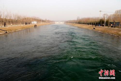 资料图:北京市南水北调中线一期工程通水。中新社发 李慧思 摄 资料图:北京市南水北调中线一期工程通水。中新社发 李慧思 摄
