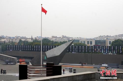 侵华日军南京大屠杀遇难同胞纪念馆内悬挂“国家公祭”的标语。中新社记者 泱波 摄