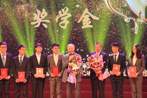 办2018年学生元旦联欢晚会|药学院|浙江医药|医