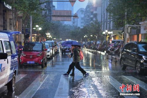 中国新闻网:中东部雨雪交加迎寒潮 南方多地遭冬季少见暴雨