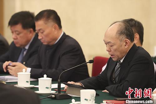 台湾佬娱乐11kkhh_突发!济南一工人安装空调外机不慎坠楼身亡!