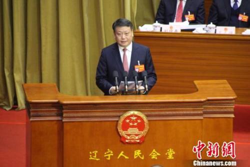新当选的辽宁省省长唐一军做表态发言。 赵桂华 摄