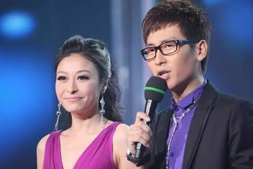 十年前她红极一时，却被小三毁去，36岁二婚的她依然优雅！