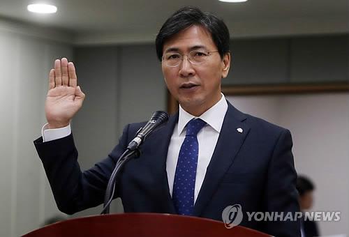 资料图:韩国忠清南道知事安熙正因性侵丑闻辞职。(图片来源:韩联社)