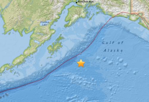 美国阿拉斯加附近海域发生8级左右强震。来源：美国地质勘探局网站截图。