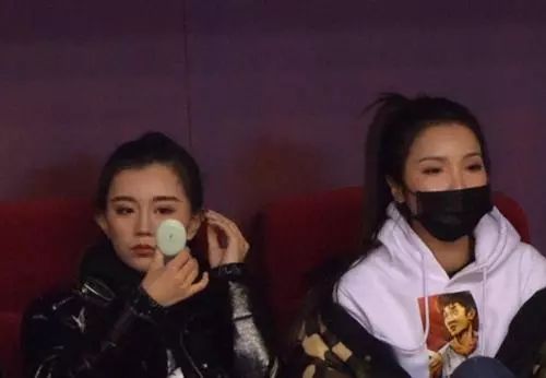 丁彦雨航女友近照,美艳动人,网友:怪不得最近小丁状态不好