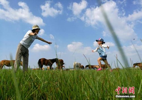 外媒聚焦两会：世界关注中国角色 改革措施受瞩目