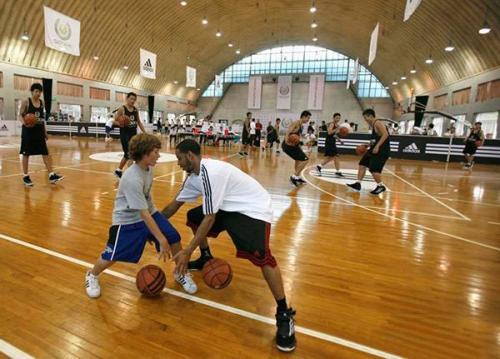 在家怎么练篮球基本功 7OGh-fypvuqe8490388.jpg