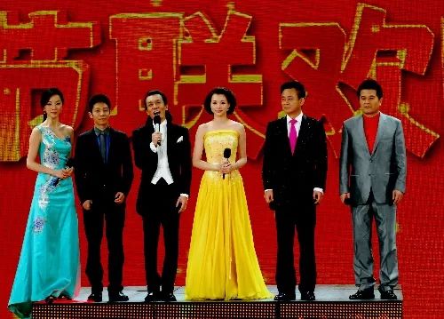 撒贝宁,中央电视台主持人,担任《今日说法》,《我们有一套》等主持人.