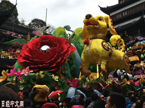 春节期间的上海豫园(《日本经济新闻》网站)