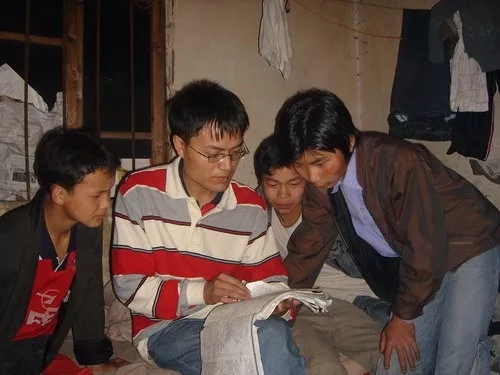 徐本禹最为知名的身份是2004感动中国年度人物,他在贵州大方县支教的故事几乎家喻户晓。