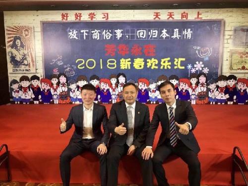 刘战伟(中)与互联网大咖李少杰(左)、媒体先锋人士张健(右)