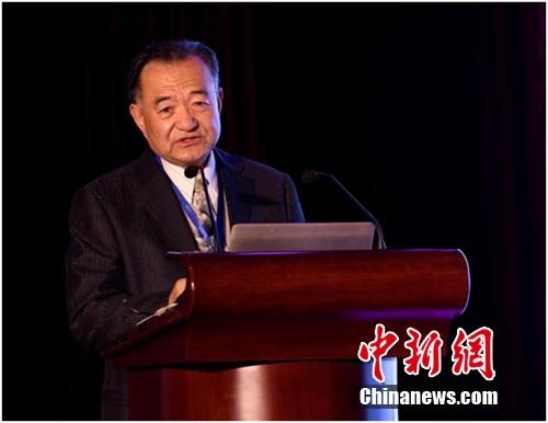 北京同仁堂中医大师、黑龙江中医药大学前校长栗德林教授致辞