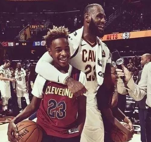 他将是第一个在nba亲口叫詹姆斯爸爸的人!