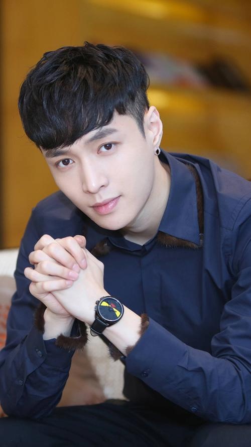 黄渤张艺兴陈伟霆春晚同台high歌 目前已在彩