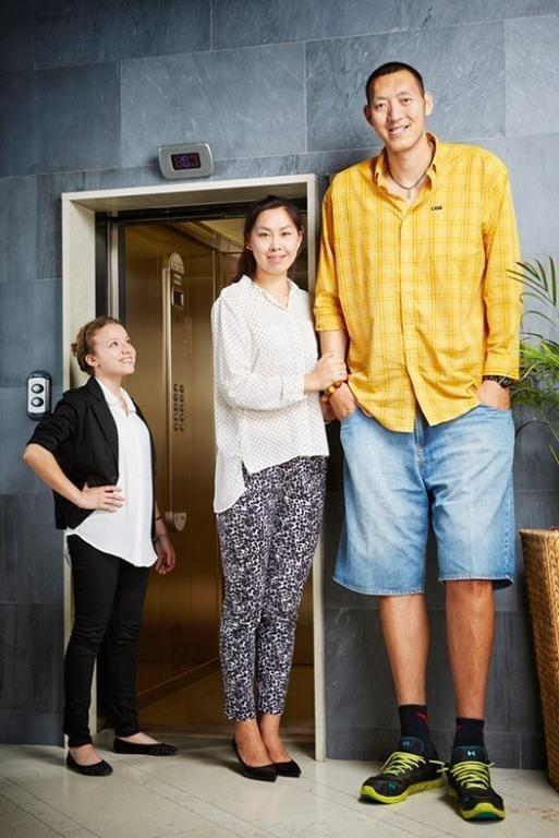 身高超姚明却落选cba,与他结婚后是什么感觉,老婆直言很幸福