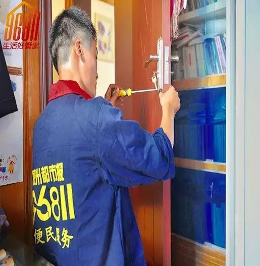 这样帮妈妈拍照,又年轻又好看