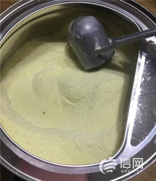 朗牧奶粉喝出黑色异物 代理商:可能是焦糖颗粒