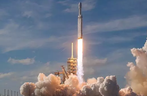 马斯克向“太空年代”致敬，马斯克难以复制 <wbr>|新京报快评