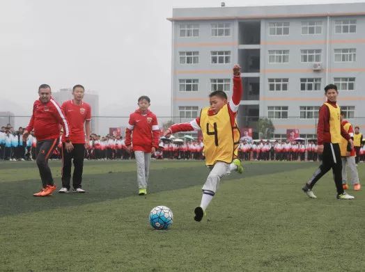 兴义中学足球老师工资高吗,兴义中学足球老师工资高吗知乎